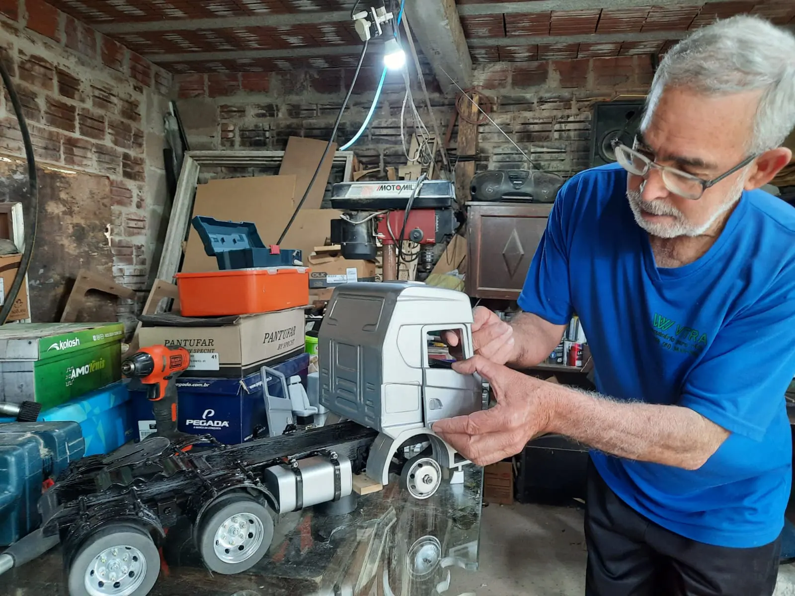 Alegretense cria um caminhão de brinquedo e faz sucesso com réplica de uma  Scania - Alegrete Tudo