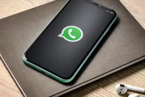 WhatsApp celular freepik