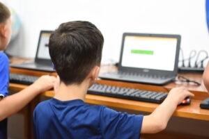 Prefeitura de Teutônia entrega 95 novos Chromebooks para a Educação – agoranovale-lajeado (1)