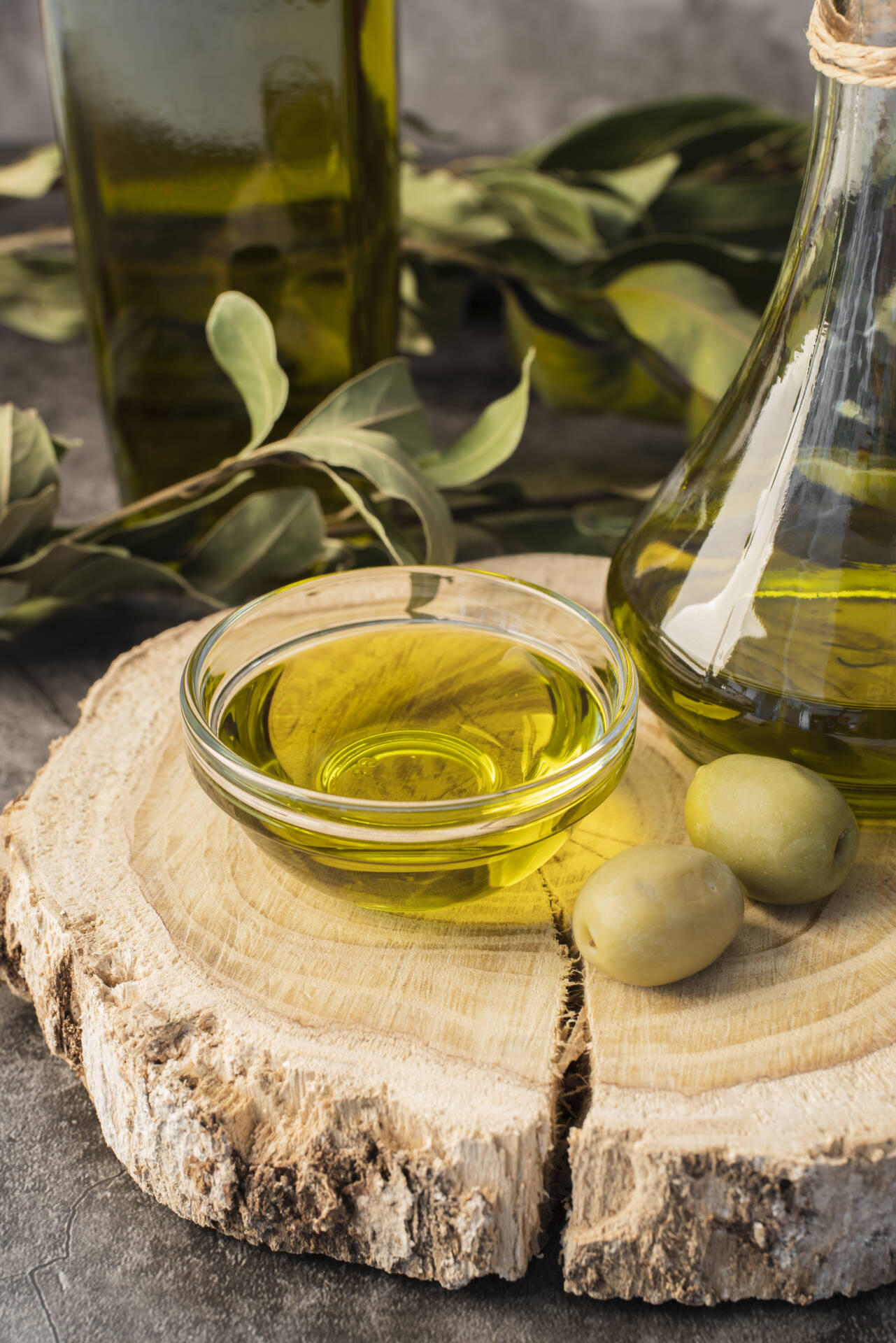 close-up-organic-olive-oil-olives