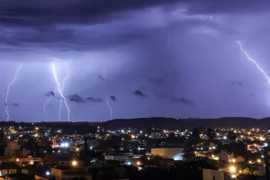 tempo chuva raios Fabian Ribeiro MetSul agoranovale