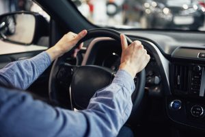 motorista carro aplicativo – freepik