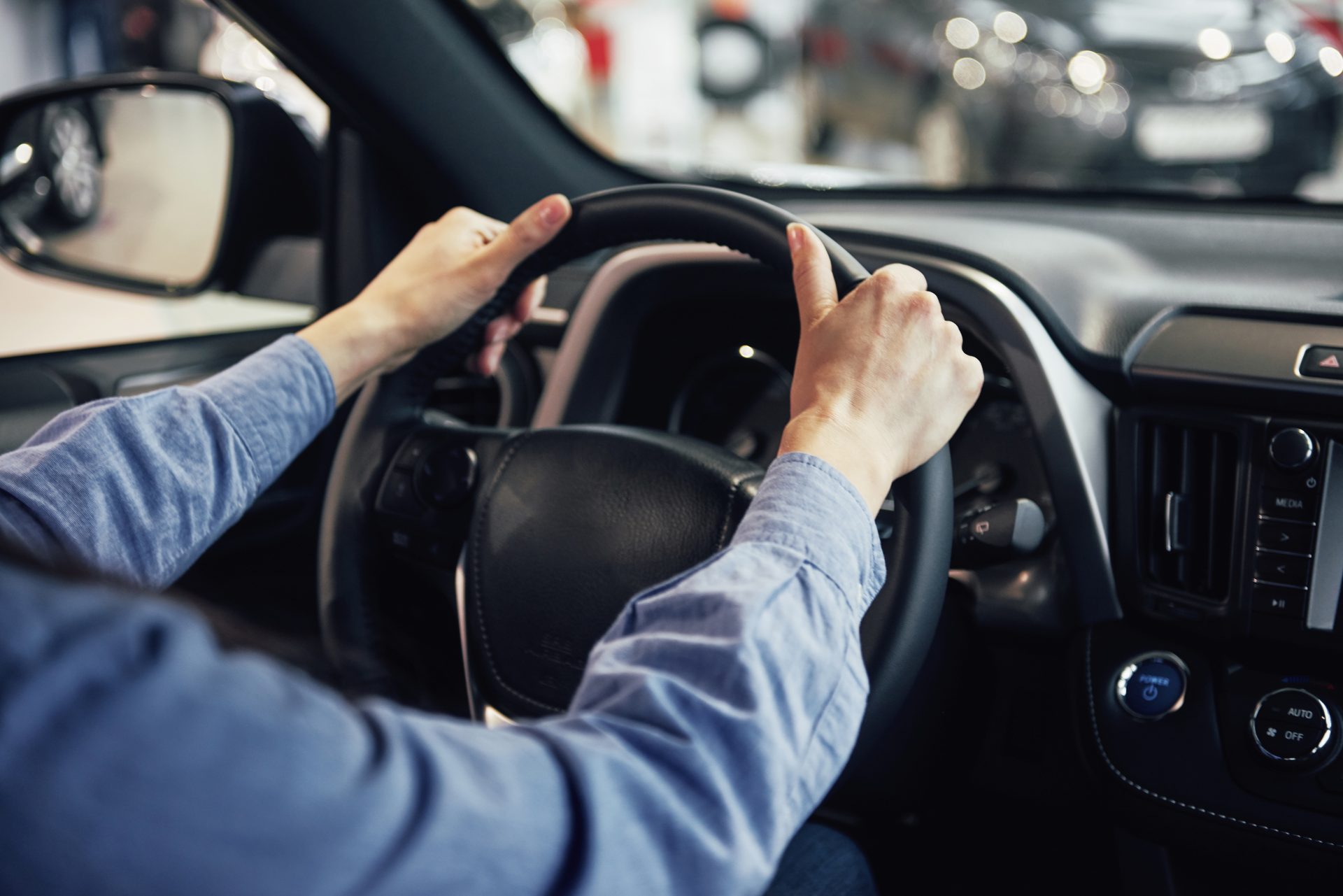 motorista carro aplicativo – freepik