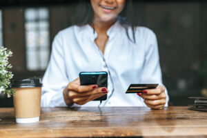 Pay for goods by credit card through a smartphone in a coffee sh