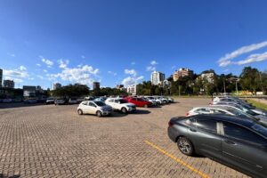 Estacionamento público do Parque Linear – Laura Mallmann