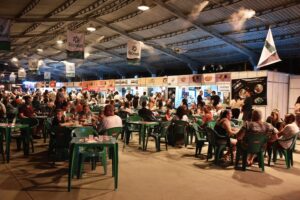 Expovale praça alimentação