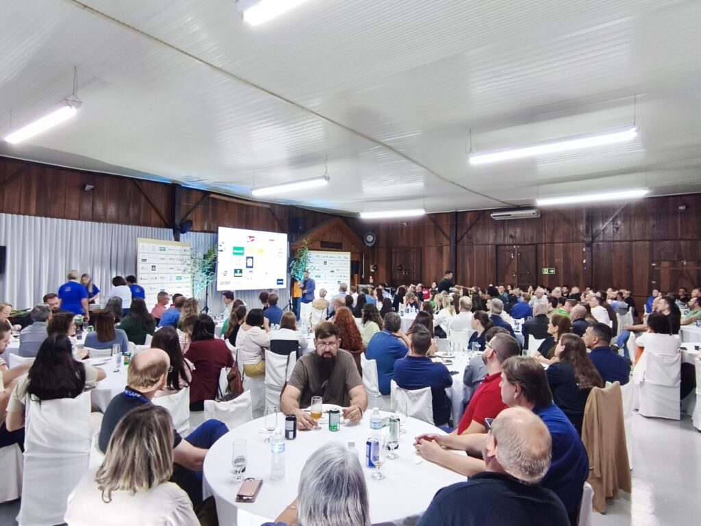 Reunião-Almoço Ronan Mairesse – Angeli (104) – público