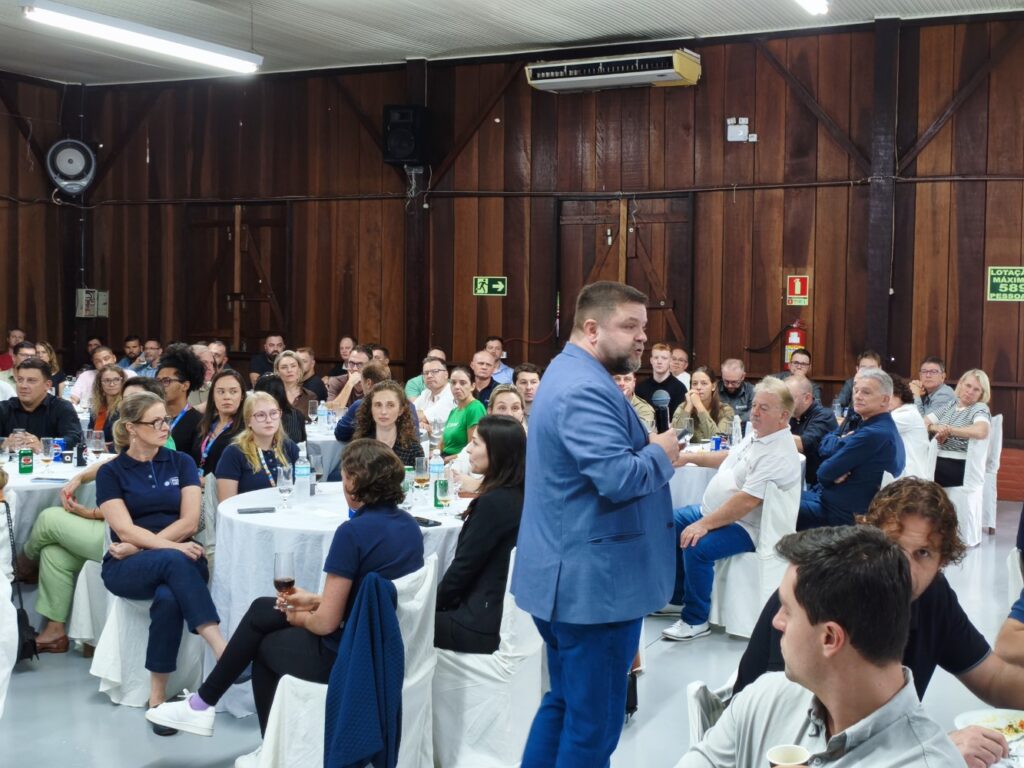 Reunião-Almoço Ronan Mairesse – Angeli (119) – cases 2