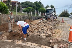 Rua Paulo Born – conserto pavimento