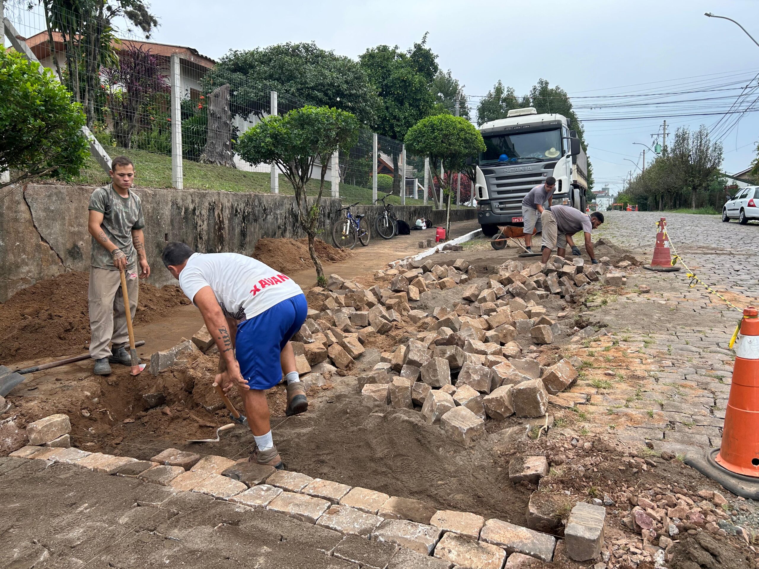 Rua Paulo Born – conserto pavimento