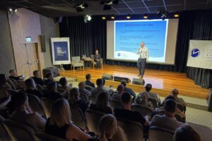 Sinduscom VT realiza assembleia com palestra sobre Reforma Tributária (1)