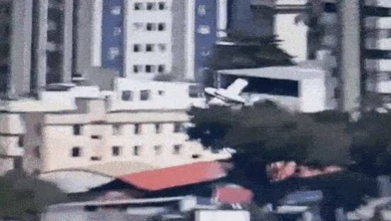 avião queda