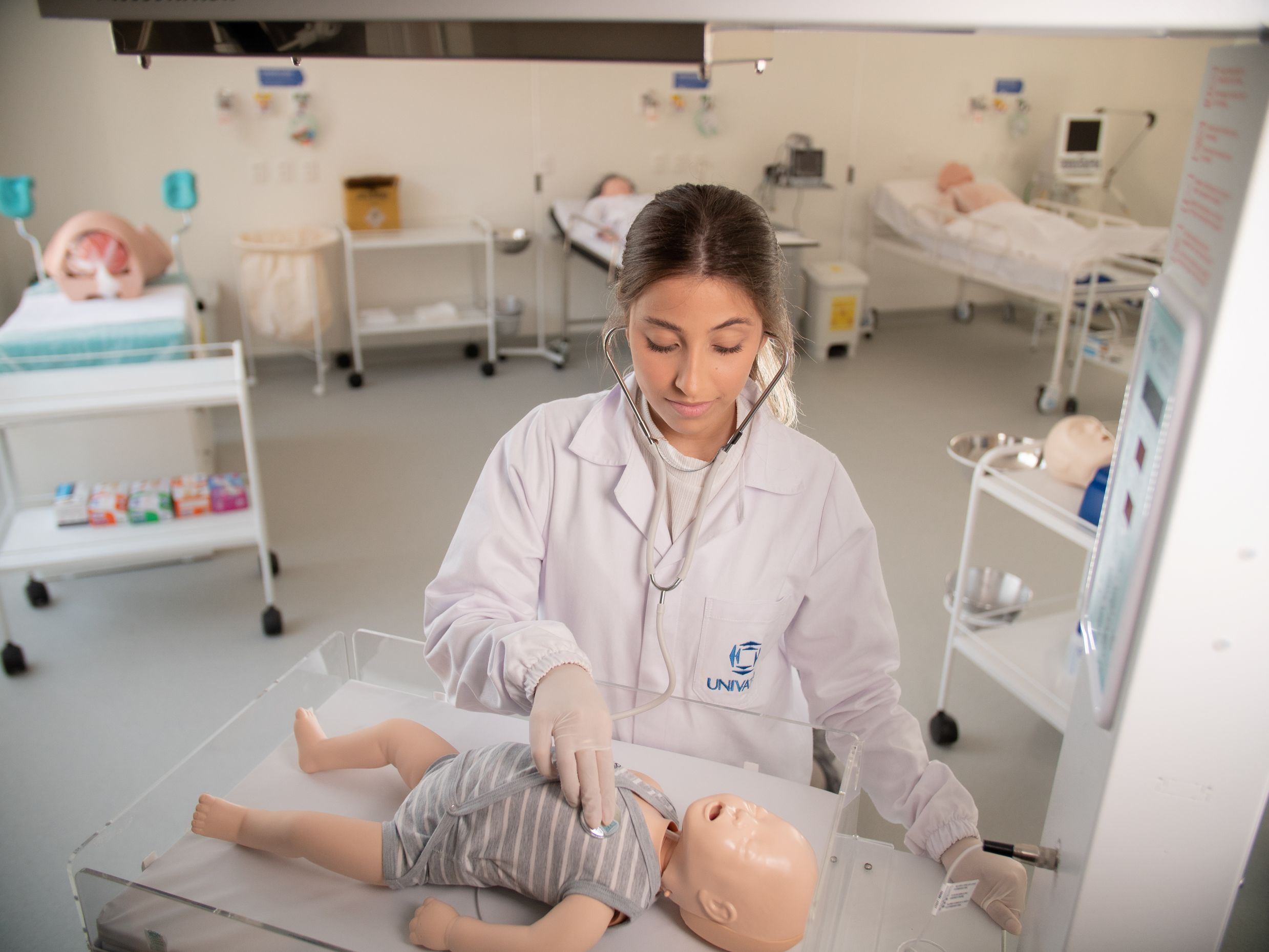 1) Curso conta com laboratórios tecnológicos e equipamentos de simulação clínica – Crédito – Antônio Luiz Marini MarchiUnivates