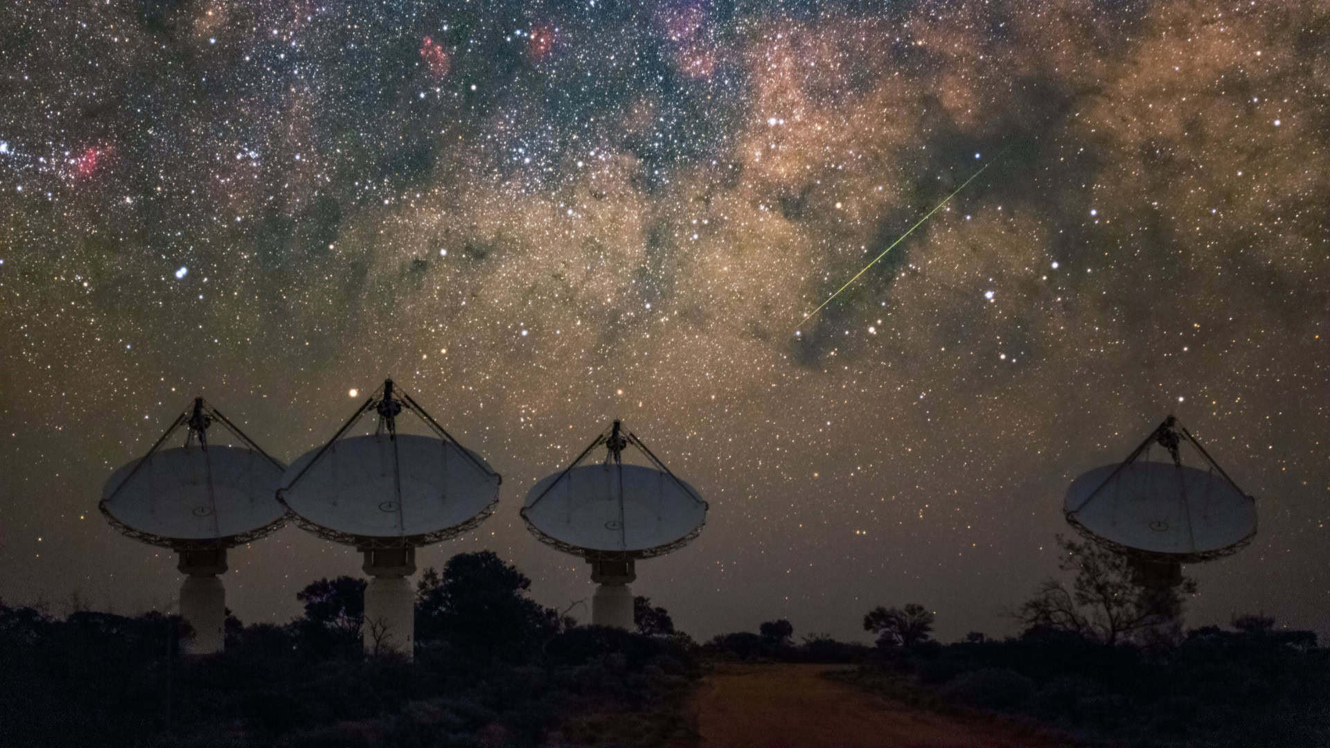 Radiotelescopios-1920×1080 galáxia