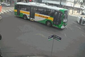 acidente van e ônibus