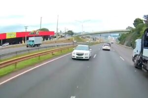 carro contramão br-386