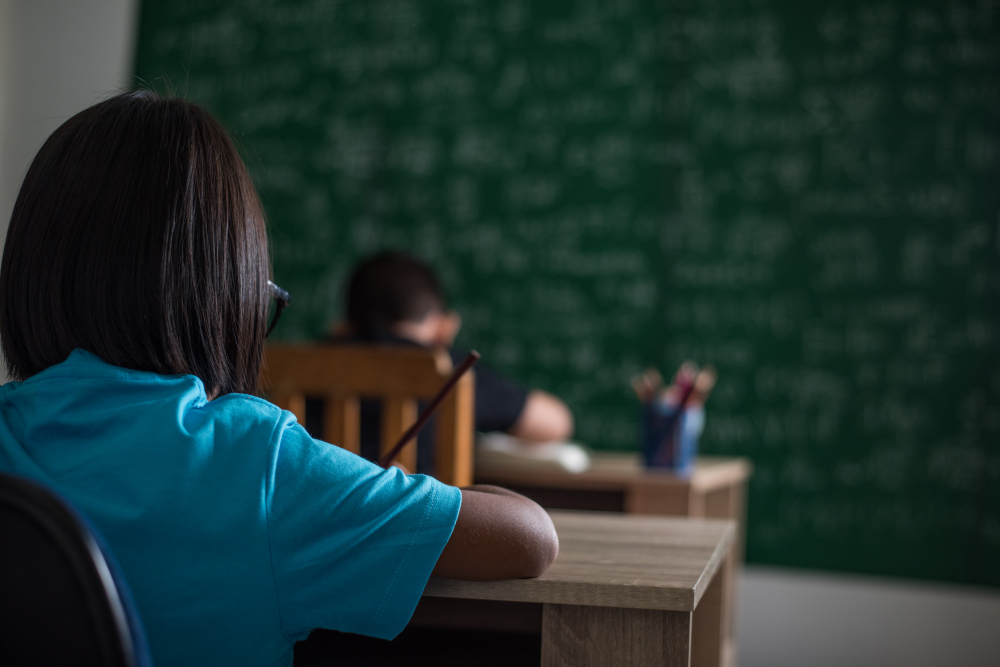 sala de aula – FreePik – escola estudo
