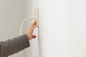tomada perigo crianças choque FreePik