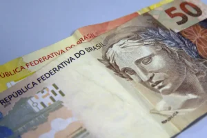 Dunheiro dinheiro cédulaa reais 2