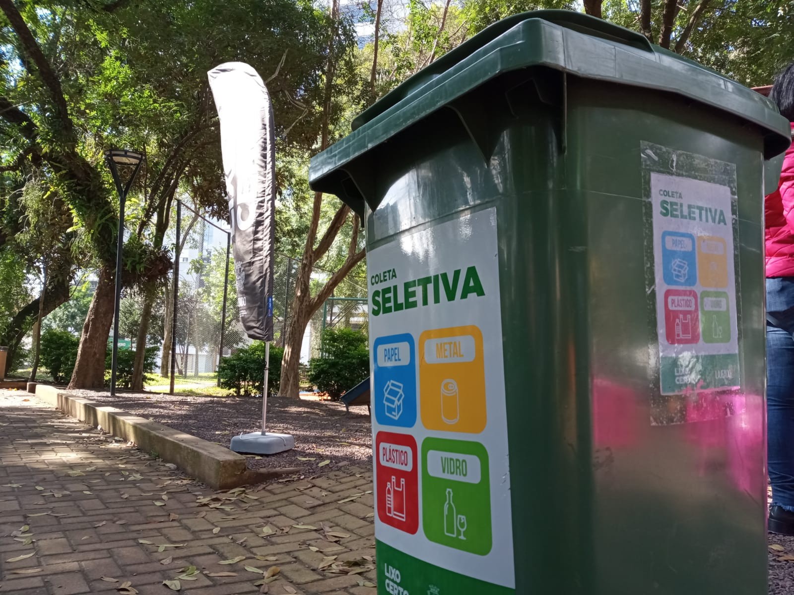 Lixo certo na praça 12-07 (1)