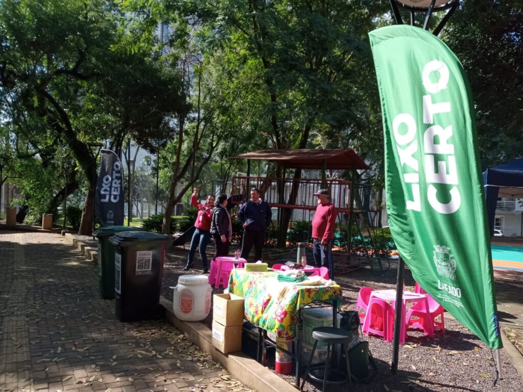 Lixo certo na praça 12-07