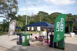 Lixo certo na praça stand