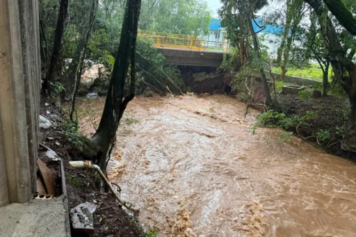 Vila Maria ponte enchente interditada