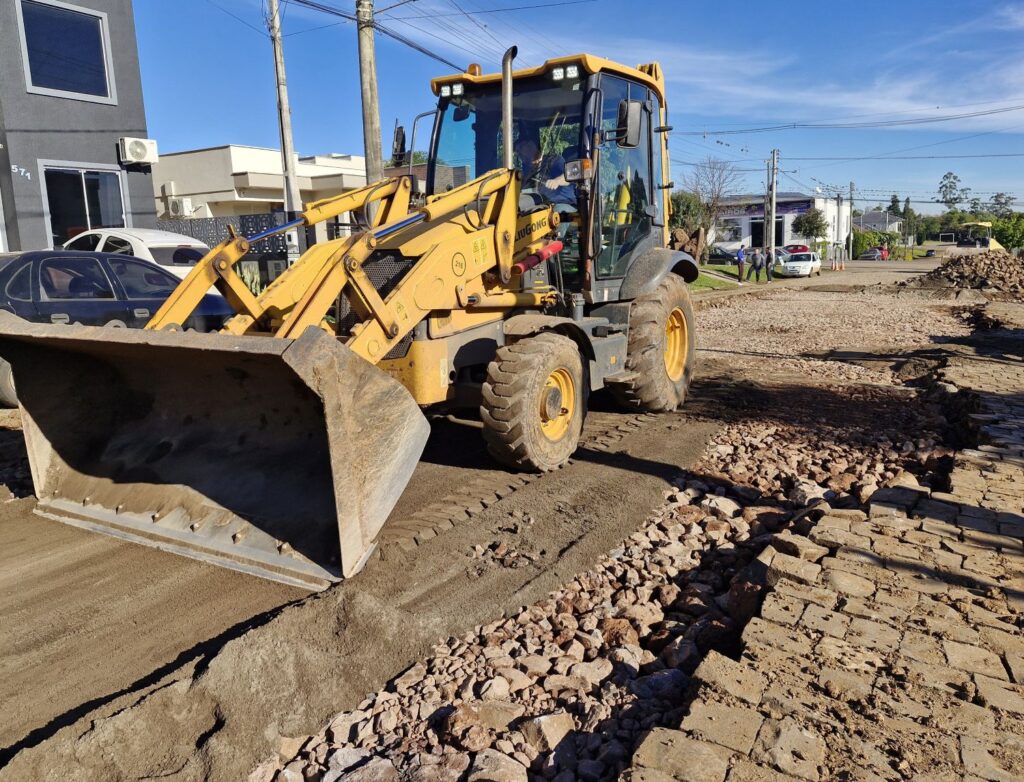 obras escavadeira Arroio do Meio vias (2)